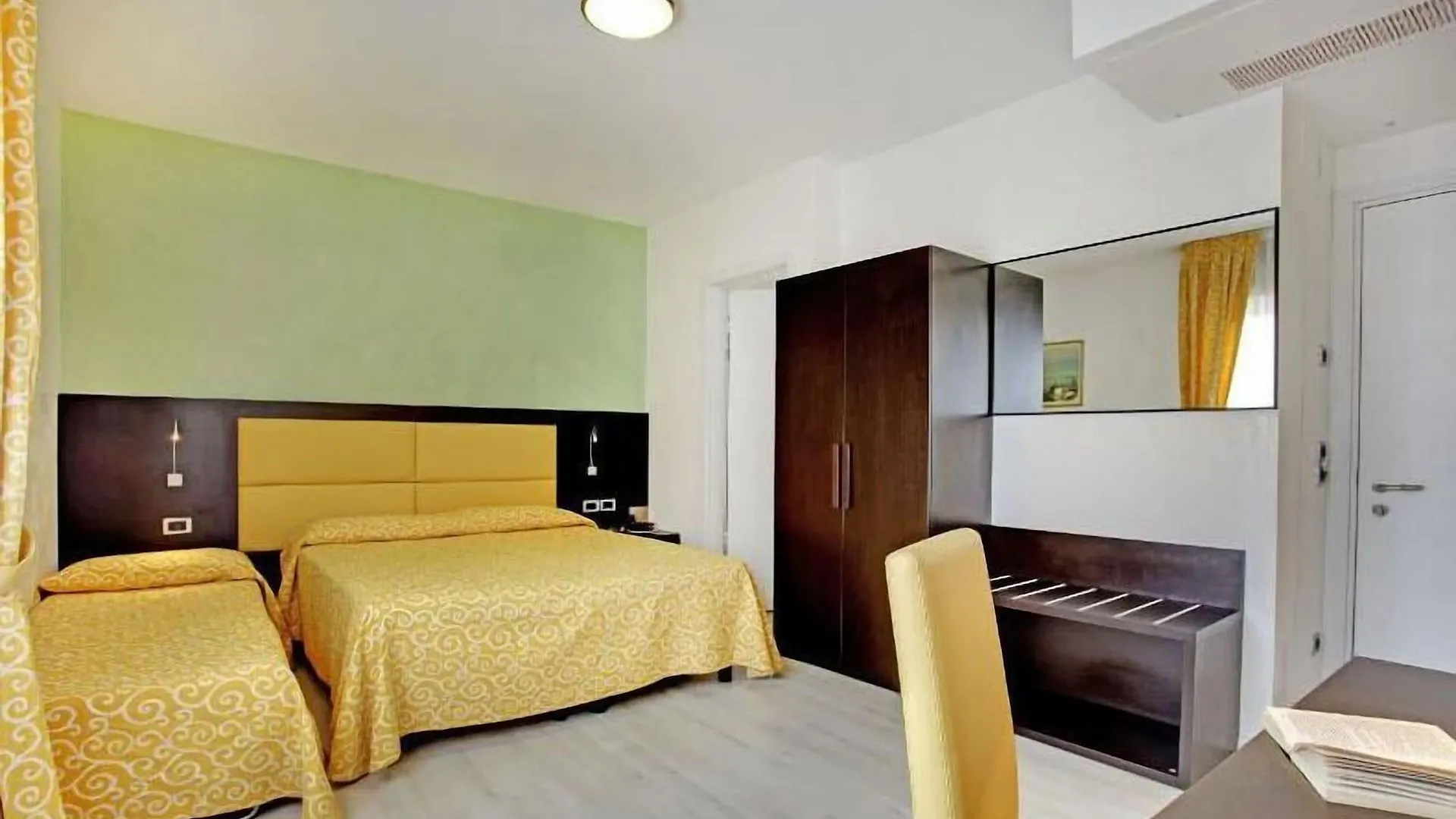 Hotel La Pergola Di Venezia Lido di Venezia 2*,