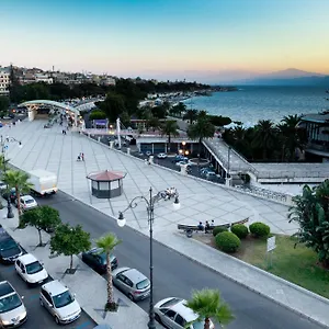 https://bb-centrale-affittacamere.taorminaitalyhotels.com